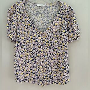 Elodie Women’s Lavender V-Neck Floral Lightweight Blouse-Size M